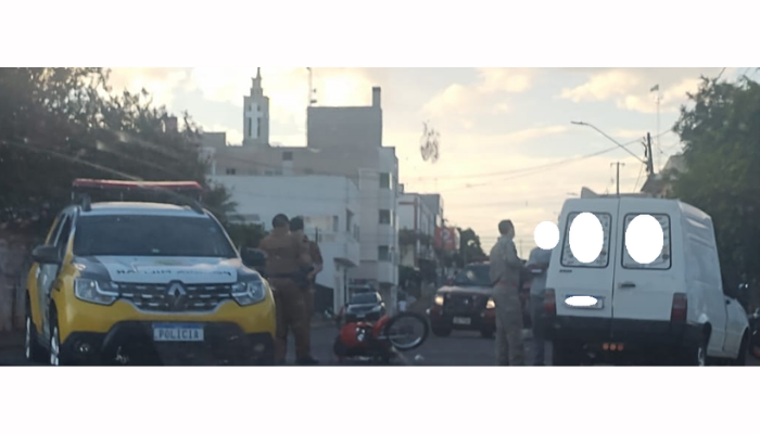 Laranjeiras - Carro e moto se envolvem em acidente no centro da cidade